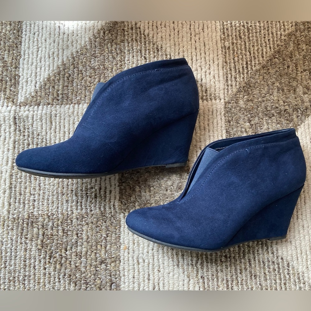 Lauren Blakwell blue wedges
